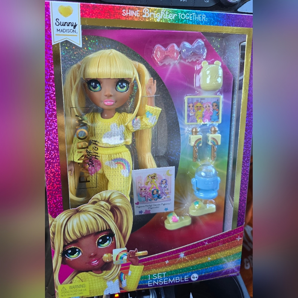 Rainbow High Junior High Sunny Madison Pajama Party 10” Fashion Doll
